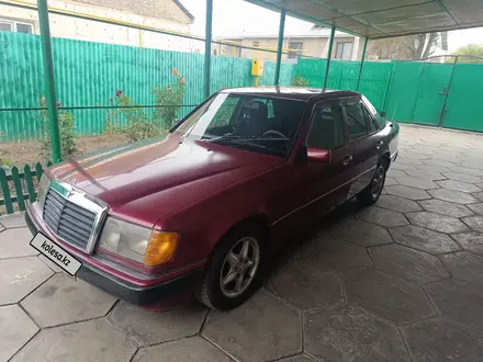 Mercedes-Benz E 220 1993 года за 2 350 000 тг. в Тараз – фото 2