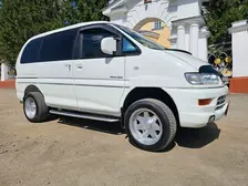 Mitsubishi Space Gear, 2001