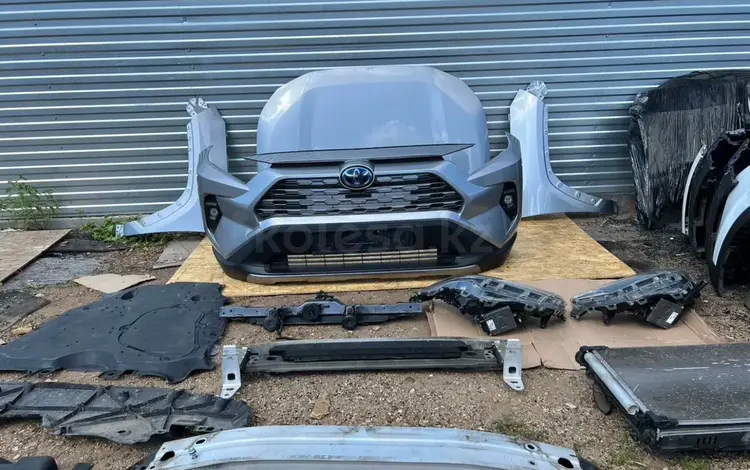 Решетка радиатора на Toyota за 25 000 тг. в Алматы