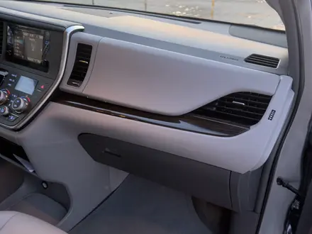 Toyota Sienna 2015 года за 9 500 000 тг. в Атырау – фото 29