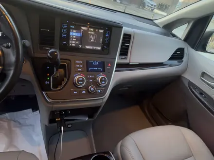 Toyota Sienna 2015 года за 9 500 000 тг. в Атырау – фото 36