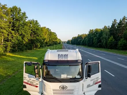 FAW  Седельный тягач JH6 мощностью 500 л. С. 2026 года за 38 600 000 тг. в Атырау – фото 2