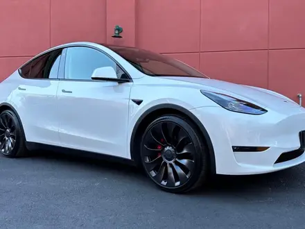 Tesla Model Y 2022 года за 18 000 000 тг. в Алматы