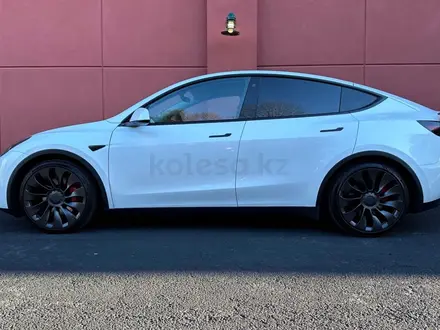 Tesla Model Y 2022 года за 18 000 000 тг. в Алматы – фото 2
