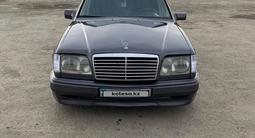 Mercedes-Benz E 220 1993 года за 1 900 000 тг. в Тараз