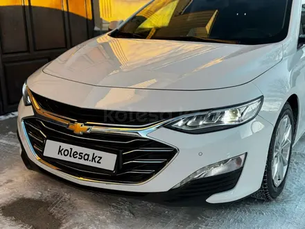 Chevrolet Malibu 2022 года за 10 500 000 тг. в Шымкент – фото 2