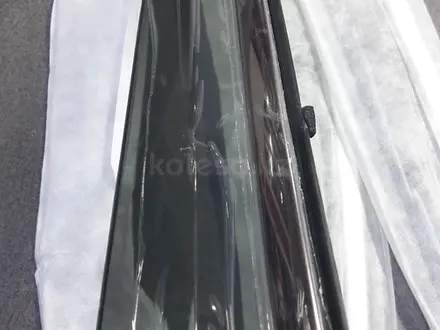 Ветровики на окна дефлекторы с хромом на Volkswagen Touareg 2010 + за 18 000 тг. в Алматы – фото 15