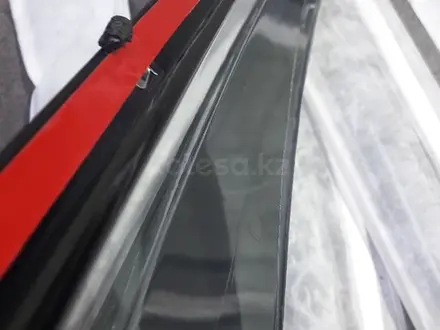 Ветровики на окна дефлекторы с хромом на Volkswagen Touareg 2010 + за 18 000 тг. в Алматы – фото 20