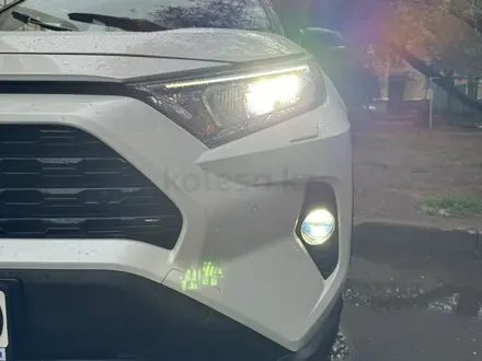 Toyota RAV4 2021 года за 15 500 000 тг. в Костанай – фото 3