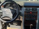 Mercedes-Benz E 320 1998 года за 2 600 000 тг. в Алматы – фото 4