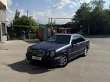 Mercedes-Benz E 320 1998 года за 2 600 000 тг. в Алматы – фото 3