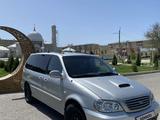 Kia Carnival 2002 года за 2 100 000 тг. в Жанатас