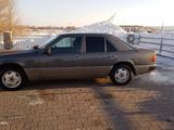 Mercedes-Benz E 200 1990 года за 1 100 000 тг. в Урджар – фото 4