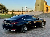 Lexus ES 250 2019 года за 22 000 000 тг. в Астана