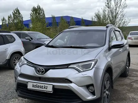 Toyota RAV4 2017 года за 11 500 000 тг. в Актобе – фото 4