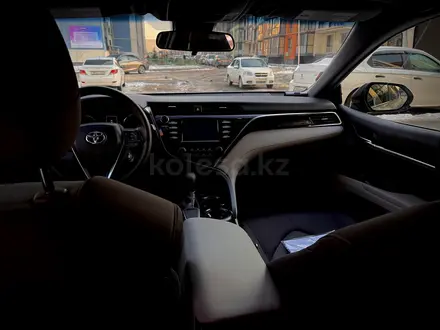 Toyota Camry 2018 года за 13 000 000 тг. в Алматы – фото 15