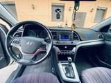 Hyundai Elantra 2018 года за 8 100 000 тг. в Кокшетау – фото 2