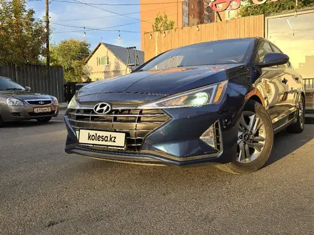 Hyundai Elantra 2018 года за 7 500 000 тг. в Астана