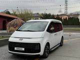 Hyundai Staria 2022 года за 17 500 000 тг. в Алматы – фото 2