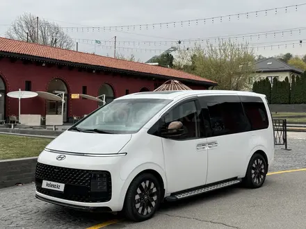 Hyundai Staria 2022 года за 17 500 000 тг. в Алматы