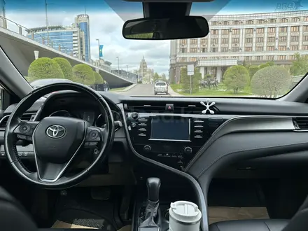 Toyota Camry 2018 года за 12 500 000 тг. в Астана – фото 11