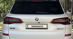 BMW X5 2019 года за 29 000 000 тг. в Шымкент – фото 2