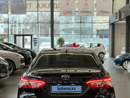 Toyota Camry 2021 года за 14 900 000 тг. в Алматы – фото 5