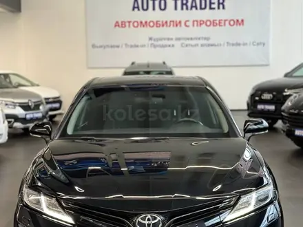 Toyota Camry 2021 года за 14 900 000 тг. в Алматы – фото 2