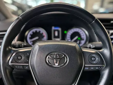 Toyota Camry 2021 года за 14 900 000 тг. в Алматы – фото 15