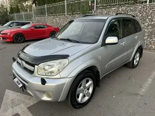 Toyota RAV4, 2005