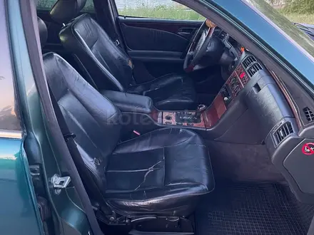 Mercedes-Benz E 320 1996 года за 1 800 000 тг. в Алматы – фото 11