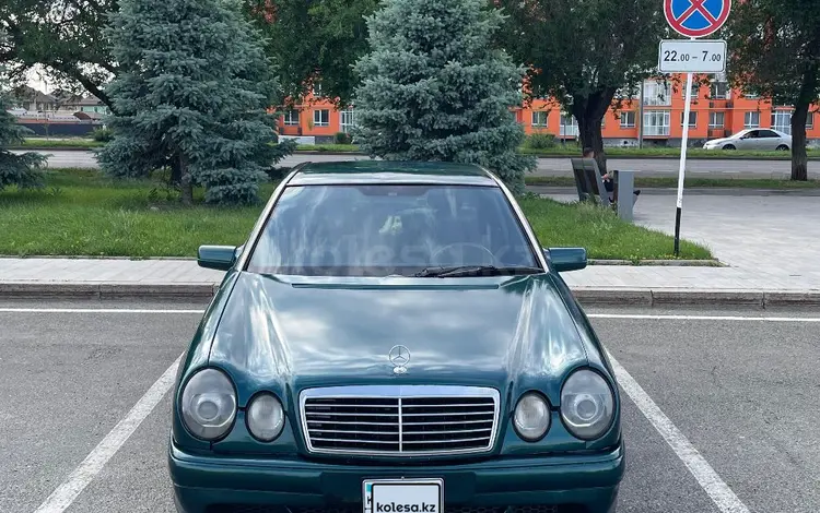 Mercedes-Benz E 320 1996 года за 1 800 000 тг. в Алматы