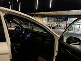 Toyota Camry 2020 года за 11 350 000 тг. в Шымкент – фото 3