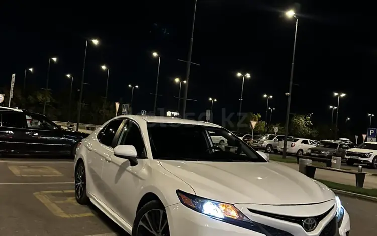 Toyota Camry 2020 года за 11 350 000 тг. в Шымкент