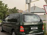 Kia Carnival 1999 года за 750 000 тг. в Алматы – фото 4