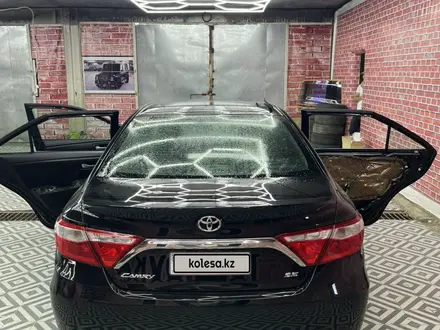 Toyota Camry 2017 года за 6 000 000 тг. в Атырау – фото 12