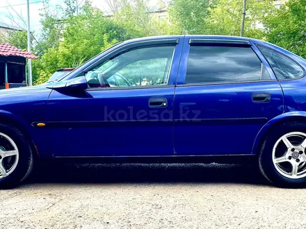 Opel Vectra 1997 года за 1 400 000 тг. в Караганда – фото 4