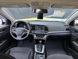 Hyundai Elantra 2018 годаfor7 850 000 тг. в Актобе – фото 4