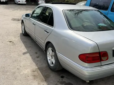 Mercedes-Benz E 230 1996 года за 1 800 000 тг. в Алматы – фото 4