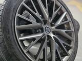 ОРИГИНАЛ диски с шинами R18 Lexus Toyota 5/114.3 за 285 000 тг. в Алматы