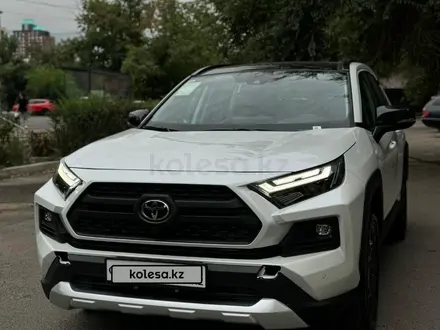 Toyota RAV4 2024 года за 13 483 000 тг. в Алматы – фото 2