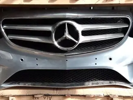 Решетка радиатора Mercedes w212 W 212 рестайлинг за 90 000 тг. в Алматы