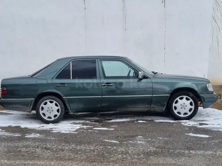 Mercedes-Benz E 280 1993 года за 2 300 000 тг. в Кызылорда – фото 3