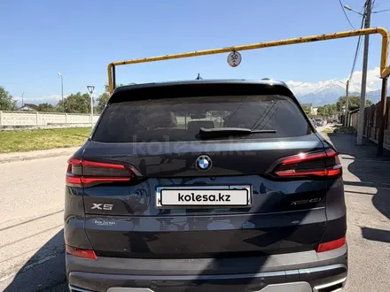 BMW X5 2021 года за 28 500 000 тг. в Алматы – фото 4