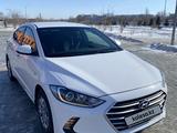 Hyundai Elantra 2018 года за 8 300 000 тг. в Уральск – фото 2