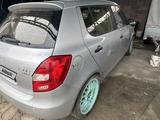 Skoda Fabia 2010 года за 3 000 000 тг. в Алматы – фото 2
