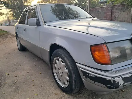 Mercedes-Benz E 200 1991 года за 950 000 тг. в Алматы