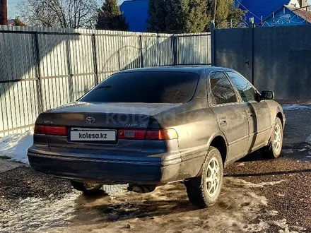 Toyota Camry 1998 года за 3 200 000 тг. в Урджар – фото 4