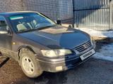 Toyota Camry 1998 годаfor3 200 000 тг. в Урджар – фото 3