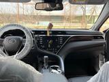Toyota Camry 2020 года за 19 800 000 тг. в Шымкент – фото 2